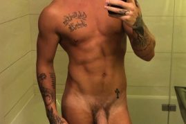 Very sexy hung nude man